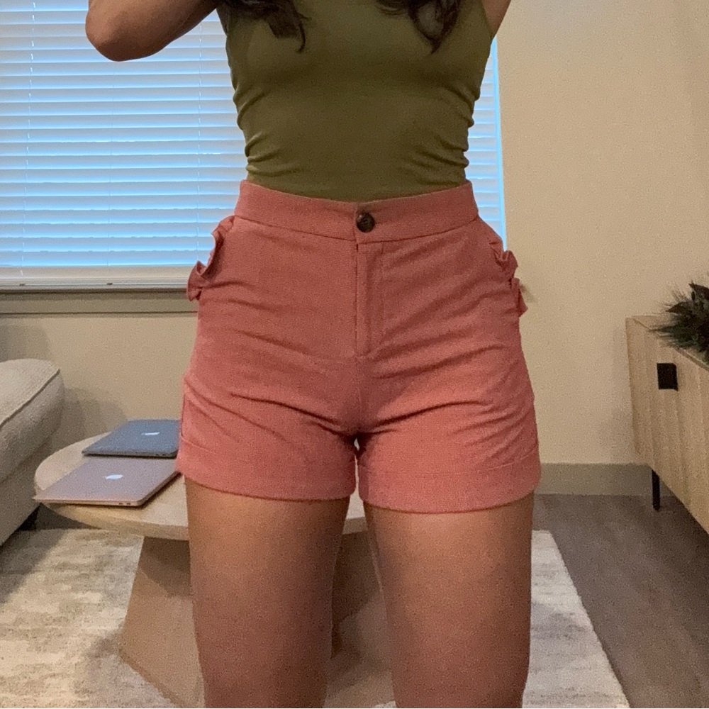 Must Have Short with Ruffle Pockets